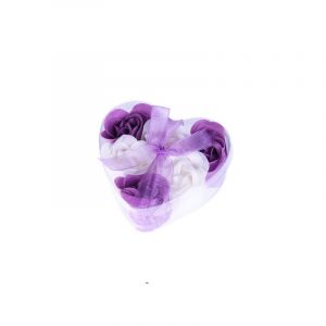 6 Flores de jabón presentadas en estuche corazón decorado con lazo de organza a juego